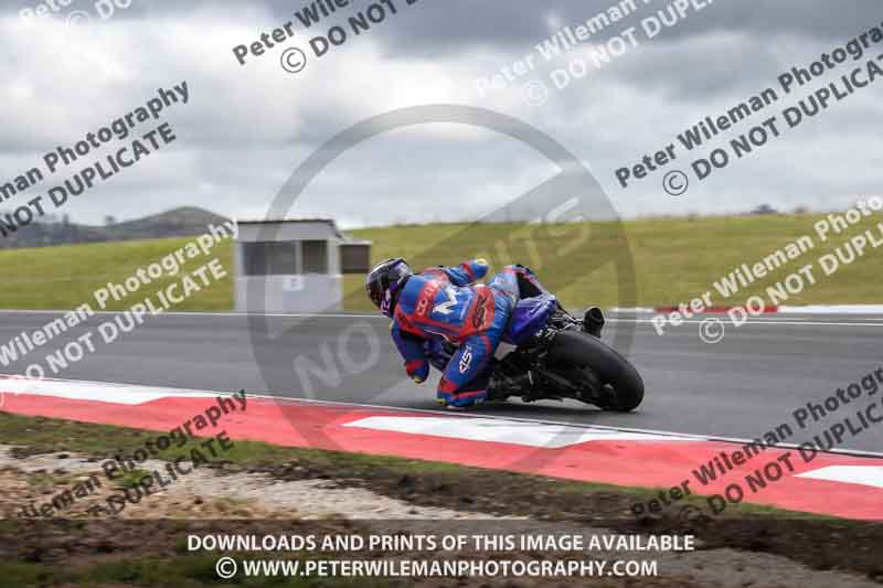cadwell no limits trackday;cadwell park;cadwell park photographs;cadwell trackday photographs;enduro digital images;event digital images;eventdigitalimages;navarra;no limits trackdays;peter wileman photography;racing digital images;trackday digital images;trackday photos
